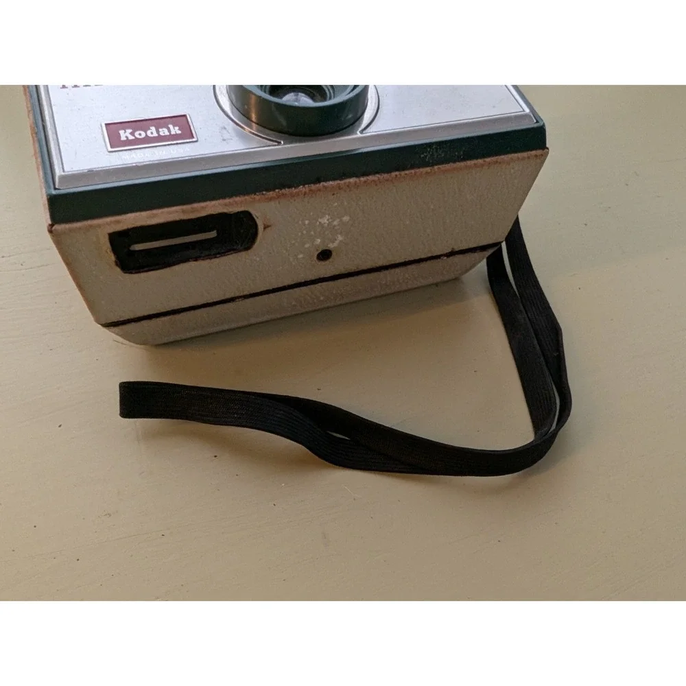 Vintage Kodak Hawkeye R4 Flash Camera 127 Film Camera Made in USA Untested